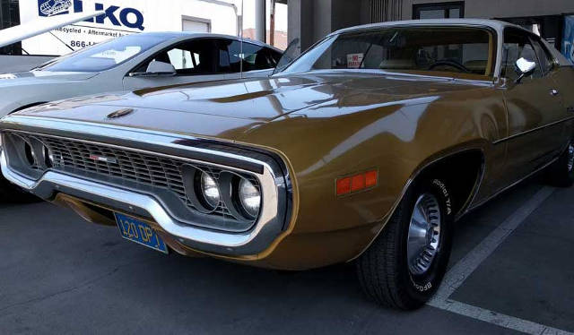 1971 Plymouth Satellite Sebring in Gold